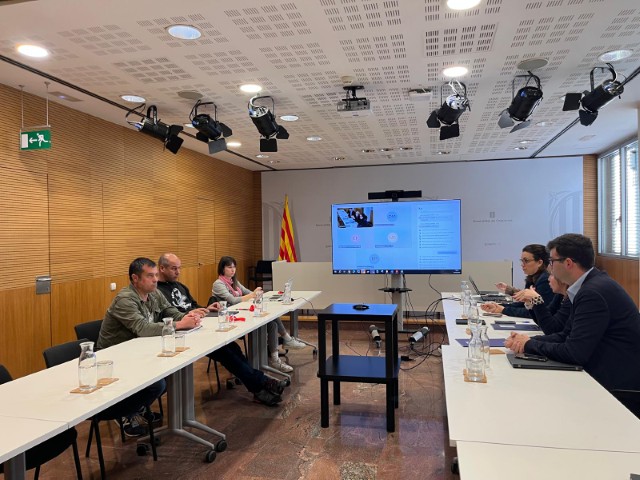 Imatge de la reunió del Gremi amb membres del departament d'agricultura